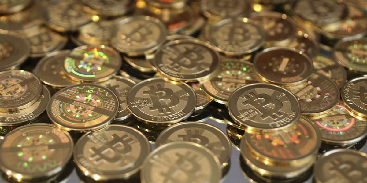 El precio de las Bitcoins sigue bajando, pero el número de transacciones aumenta
