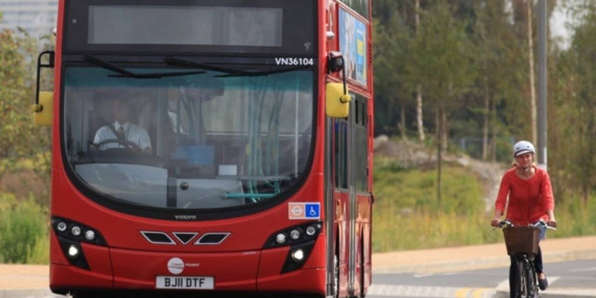 Equipan autobuses de Londres con software para reducir accidentes con peatones y ciclistas
