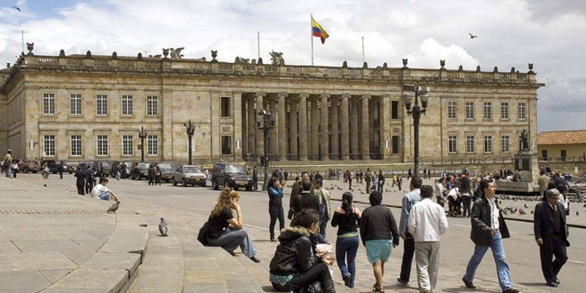 Colombia: Nueva "Ley Lleras" fue aprobada en el Congreso, internautas reaccionan con rechazo