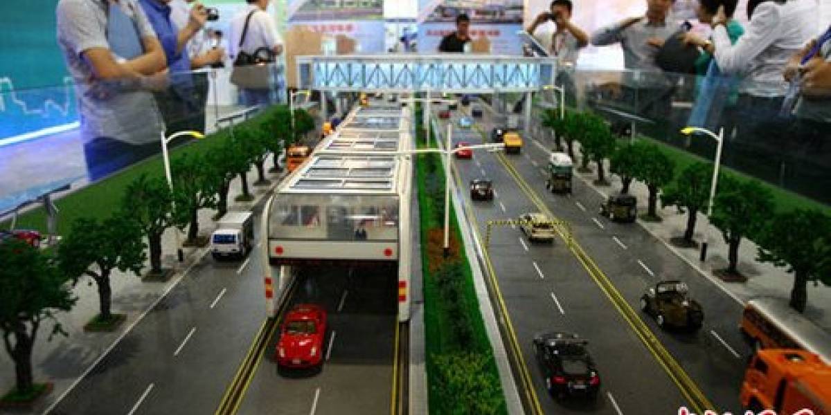 China planea construir buses gigantes que viajen sobre los autos