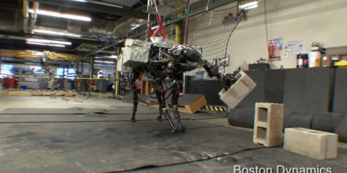 Robot BigDog aprende a lanzar ladrillos con nuevo brazo (Video)