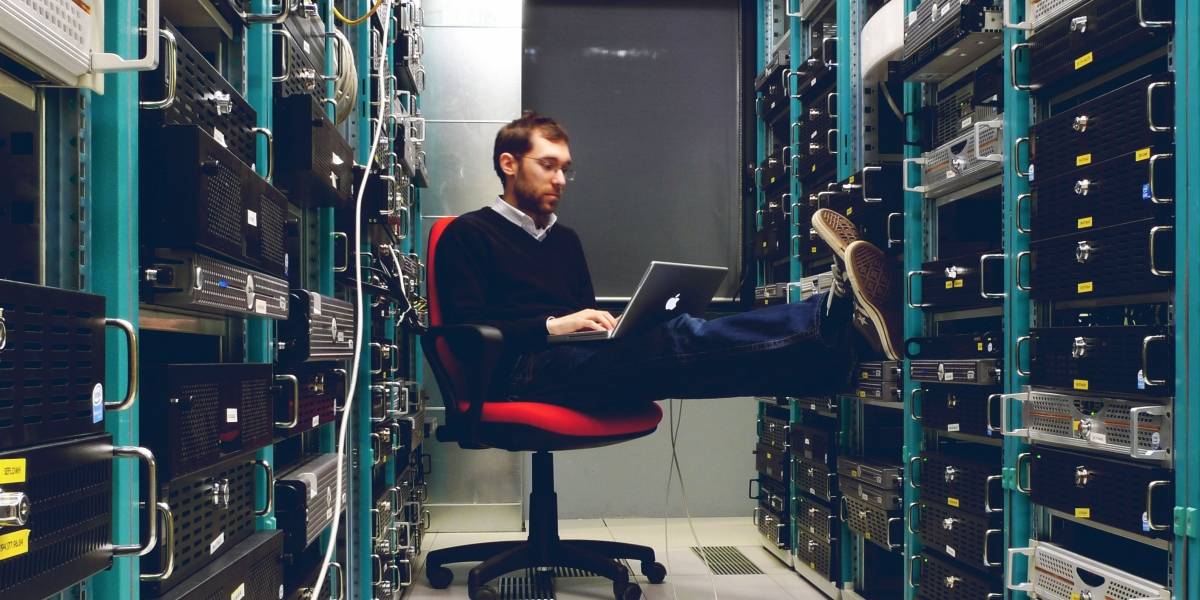 NSA escanea y almacena millones de emails y agendas