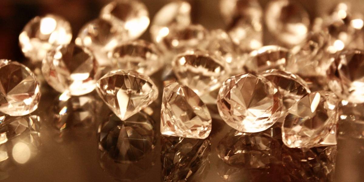 Nueva fase del carbono permite fabricar diamantes a temperatura ambiente