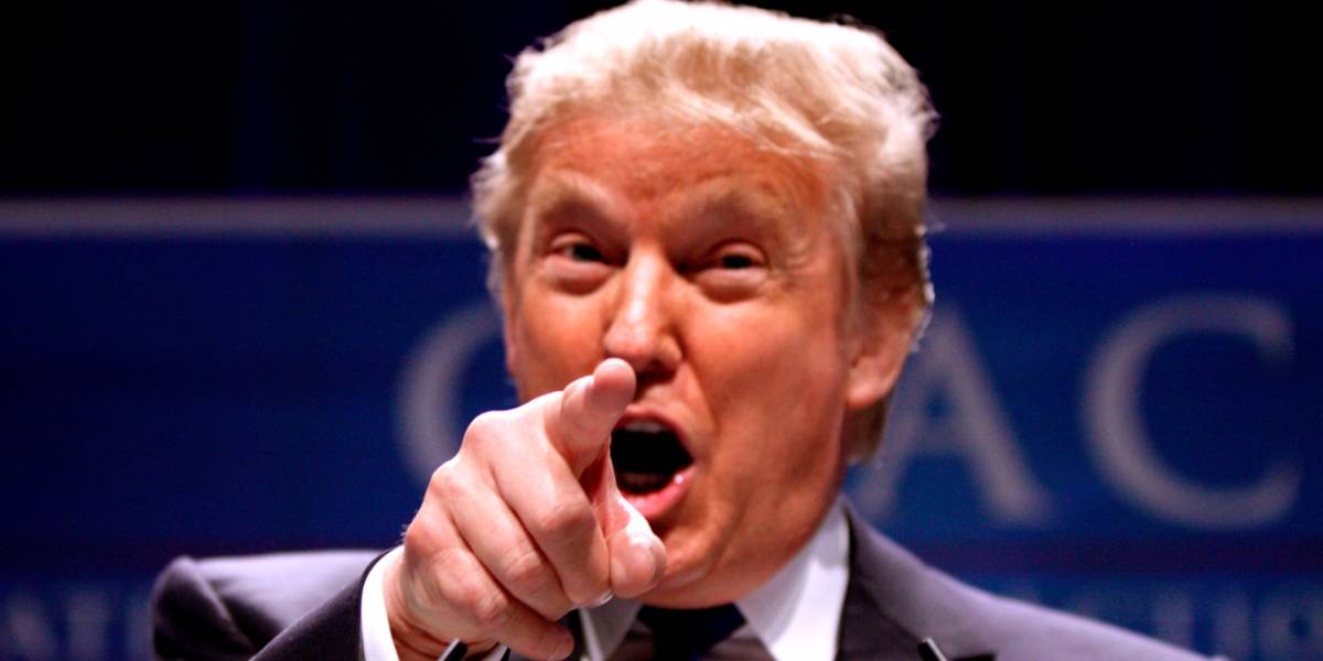 Anonymous distribuyó información de Donald Trump