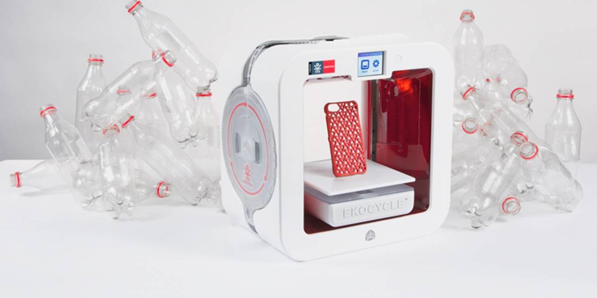 Una impresora 3D que utiliza botellas plásticas como materia prima