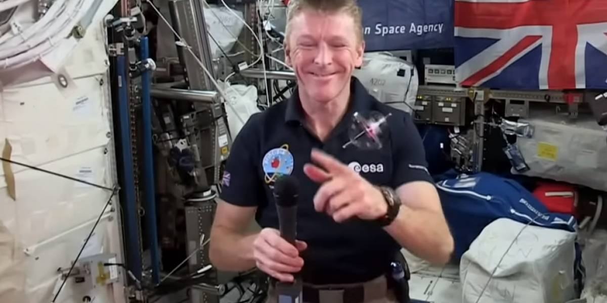 Así se comporta un giroscopio en el espacio