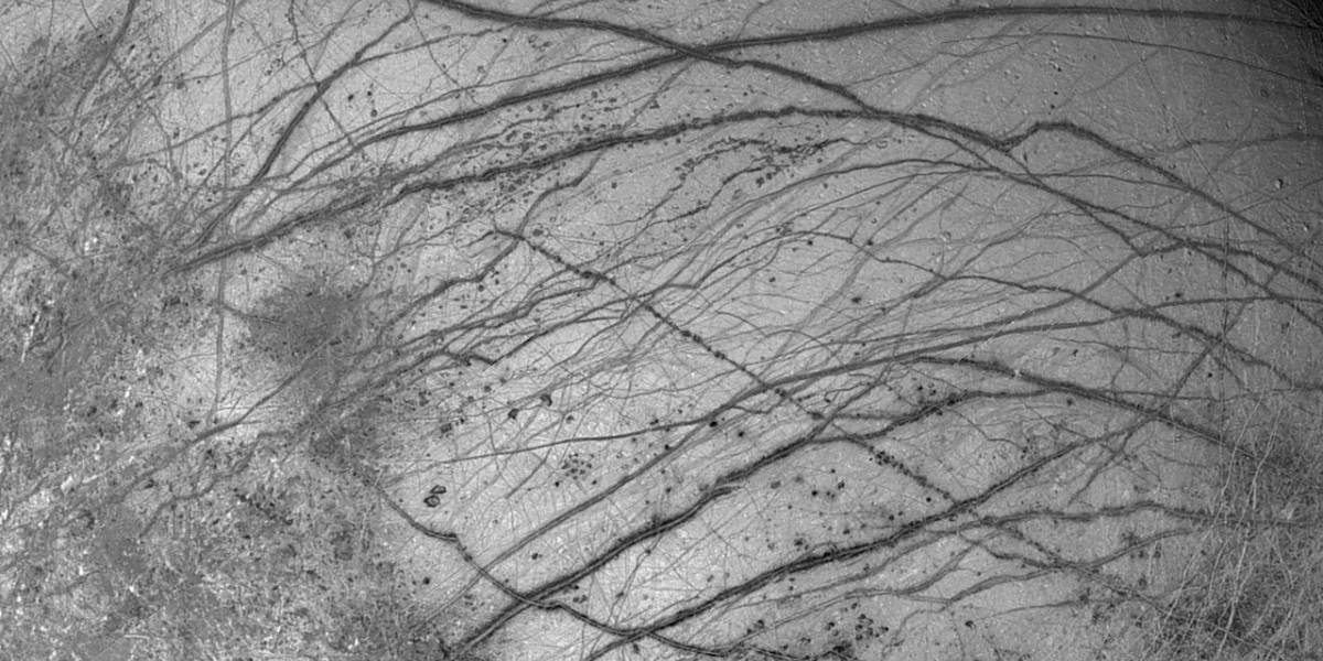 La luna Europa tiene placas tectónicas