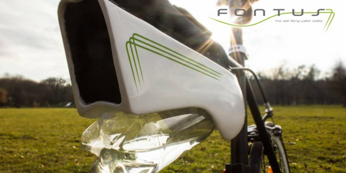 Accesorio para ciclistas llena una botella con agua gracias a la energía solar
