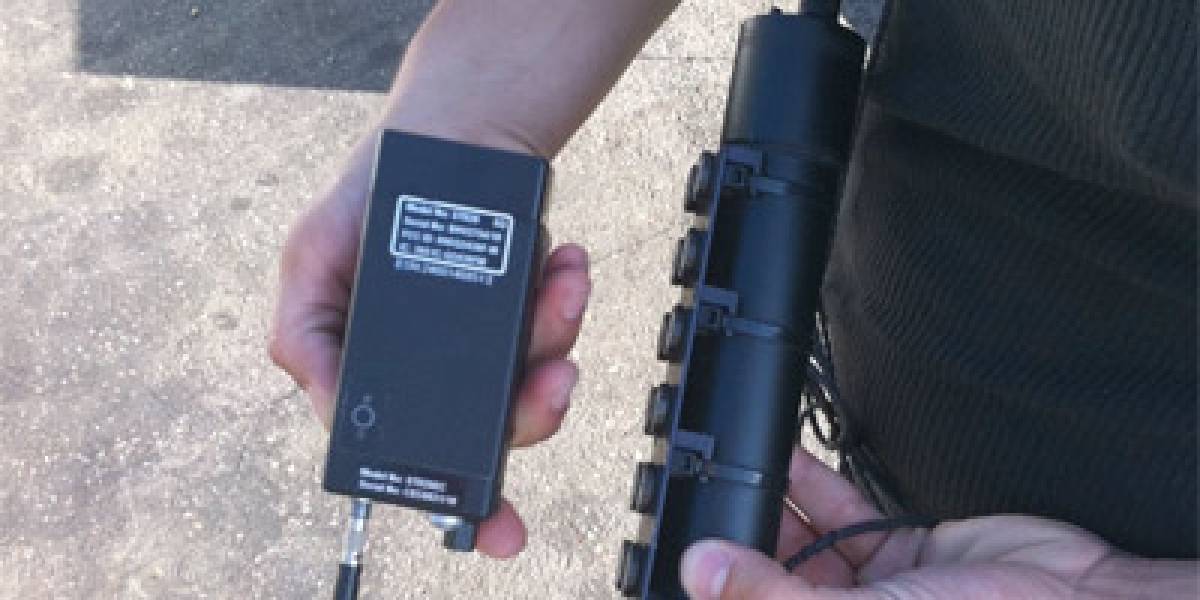 Estudiante encuentra un GPS de la FBI en su auto y obligan a que lo devuelva