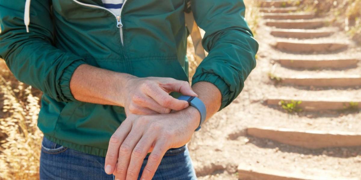 Suspenden ventas de FitBit Force por reacciones alérgicas