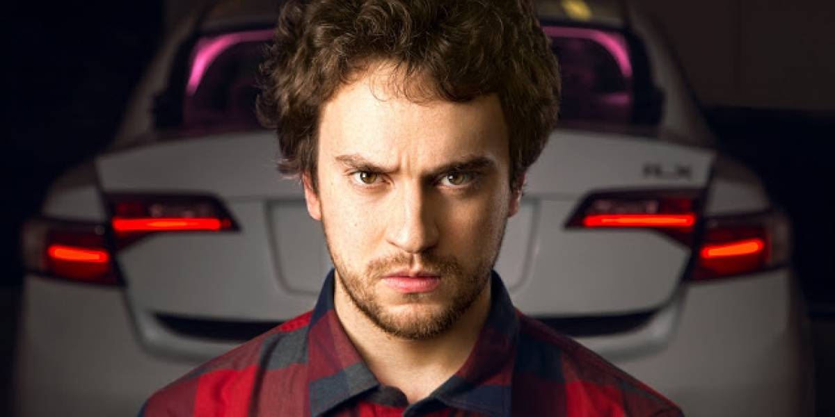 Hacker de 26 años funda empresa de autos inteligentes