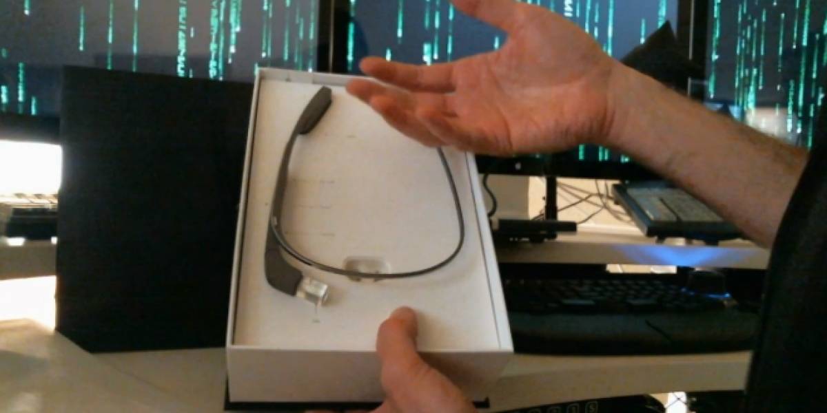 El primer desempaque de Google Glass, grabado con Google Glass