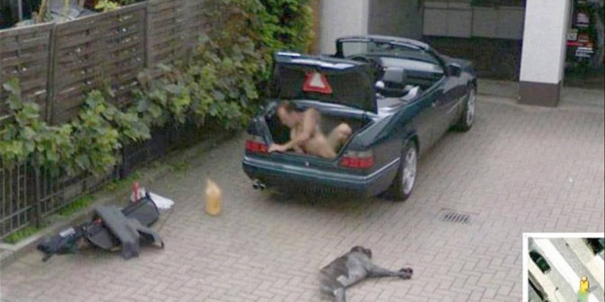 Google Street View encuentra hombre desnudo dentro de un maletero