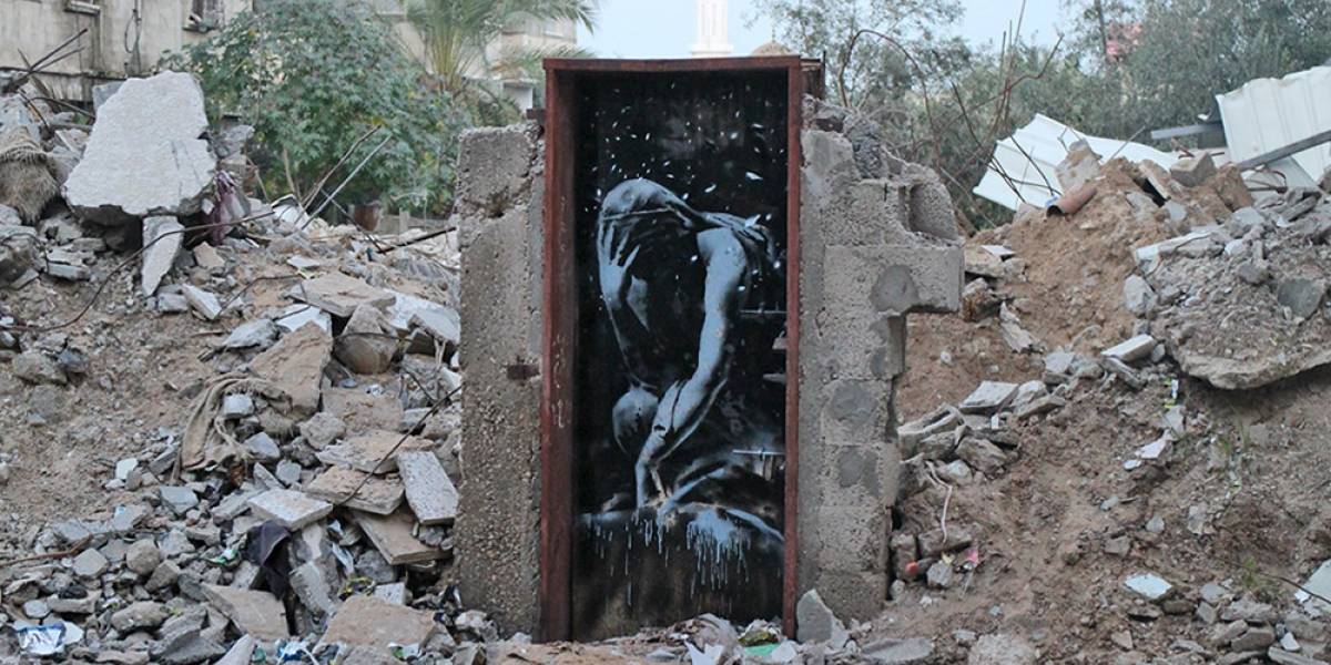 Banksy viaja a Gaza para retratar la destrucción del lugar
