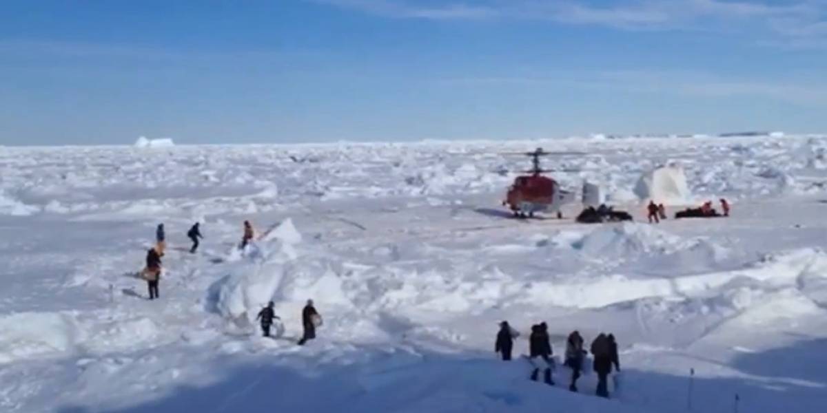 Helicóptero rescata a investigadores varados en la Antártica