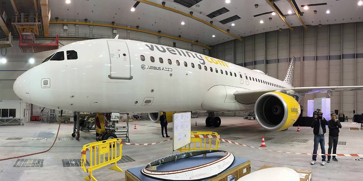 Vueling y Telefónica muestran como un avión se conecta a Internet