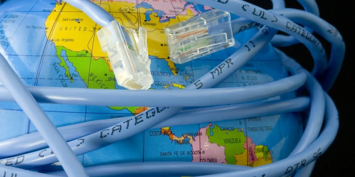 Científicos crean un cable de fibra óptica capaz de mover todo el Internet del planeta