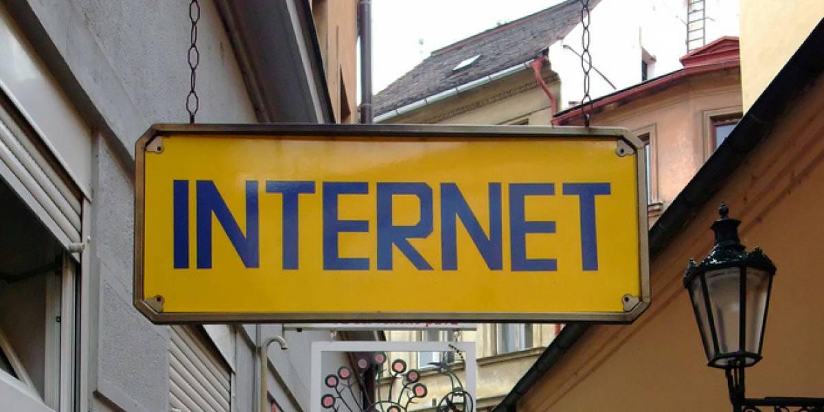 Chile: Precios de Internet debieran reducirse a la mitad en dos años, según Ministro