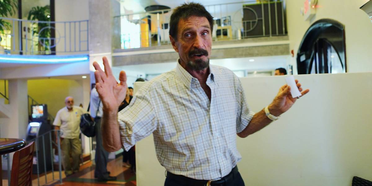 John McAfee es un paranoico sobre las apps, quizá nosotros también deberíamos estarlo