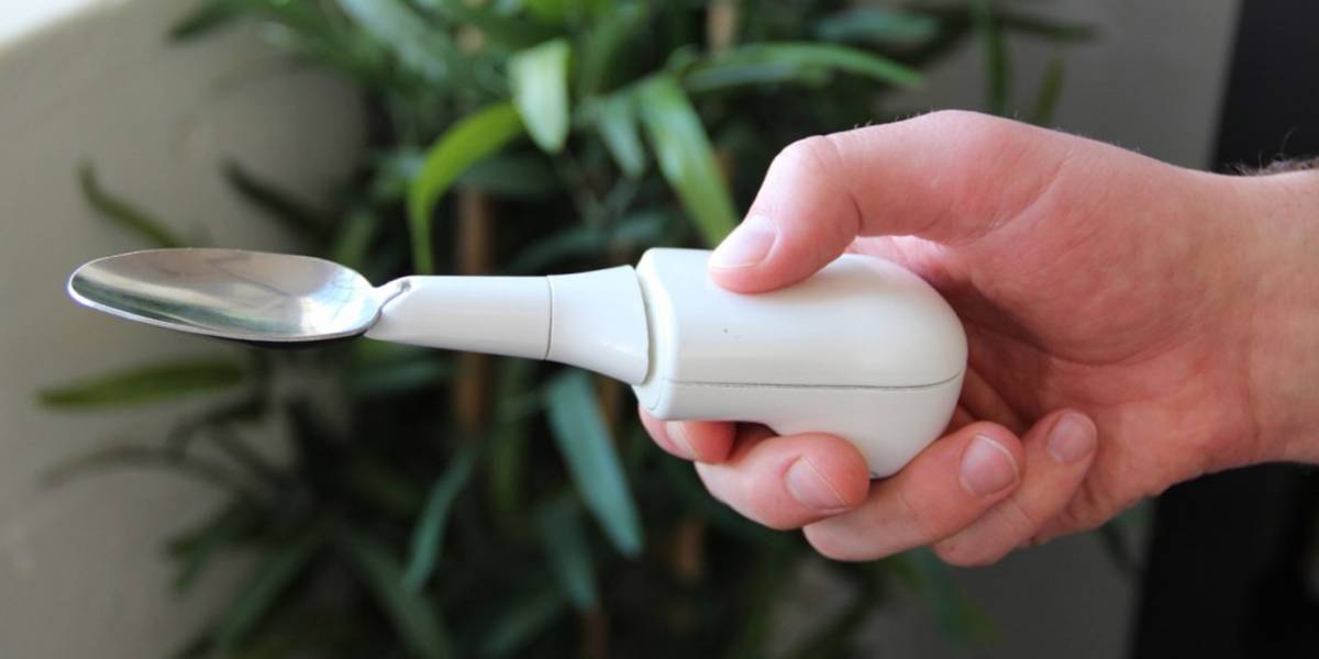 Google adquiere a compañía que desarrolló una cuchara para pacientes con Parkinson