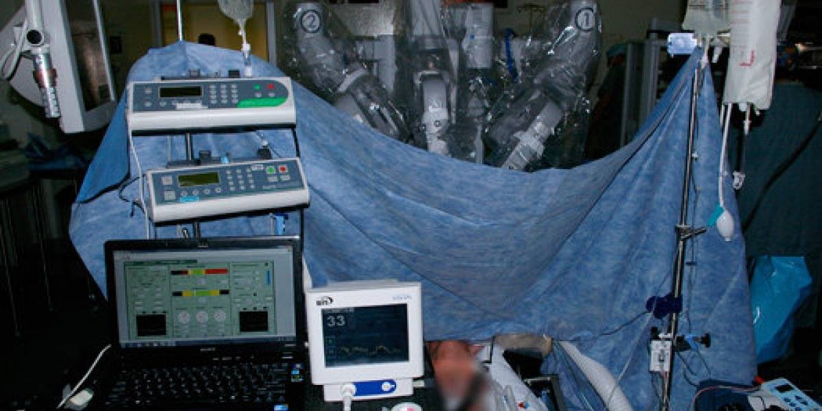 Realizan primera cirugía 100% robótica en Canadá