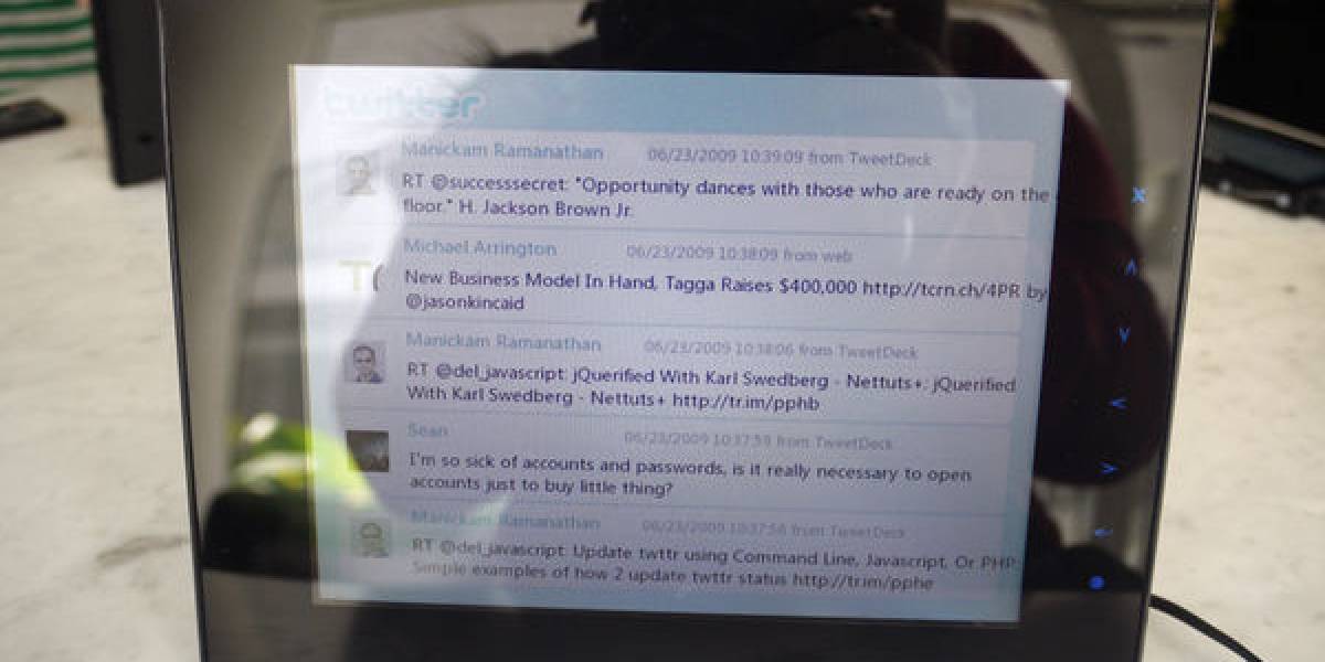 Kogan: Marco Digital con lector de feeds de Twitter