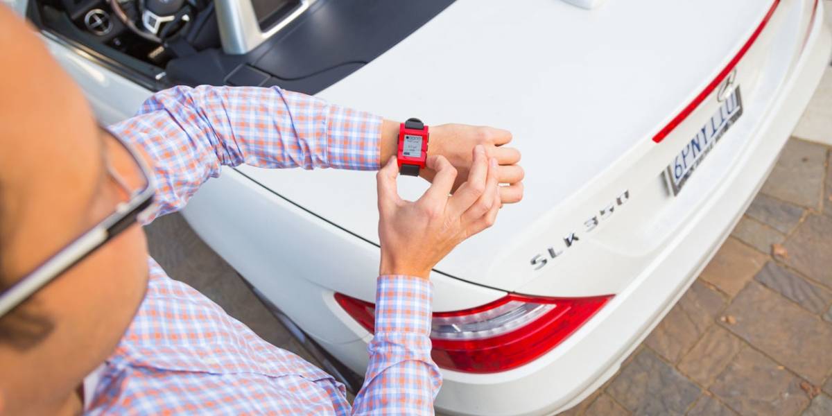 Mercedes Benz prueba enviar alertas a tu reloj Pebble