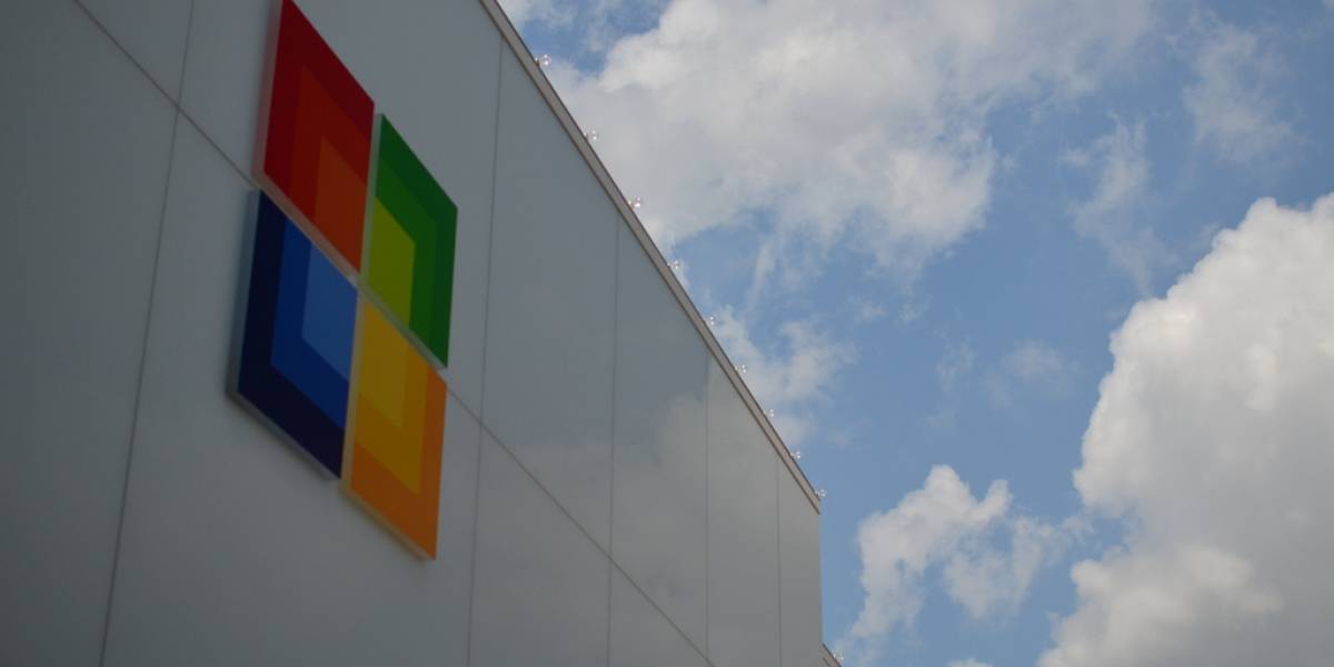 Microsoft puede leer los e-mails que almacena, y las demás empresas también
