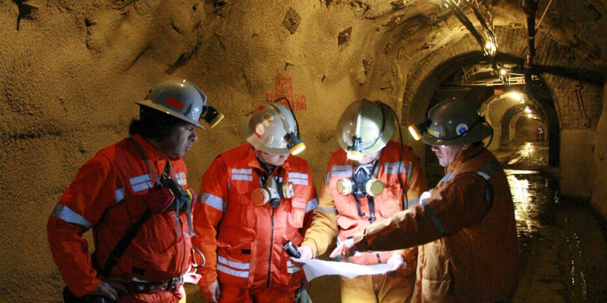 Casaca para monitorear mineros gana primer lugar en el Desafío Intel