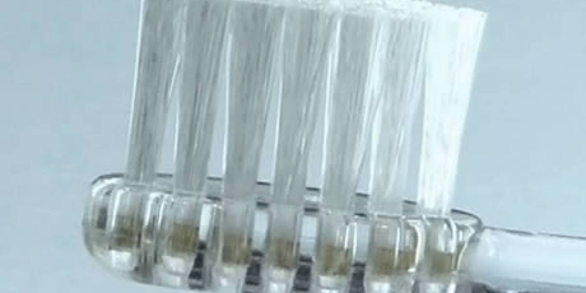 Cepillo de dientes nanomineral permite lavarse sólo una vez al día y no oler a vertedero