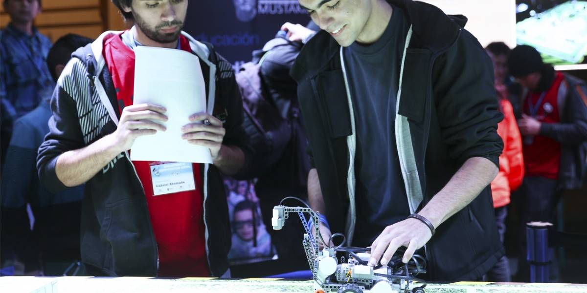 Abren convocatoria a estudiantes chilenos para participar en Talleres de Robótica Educativa