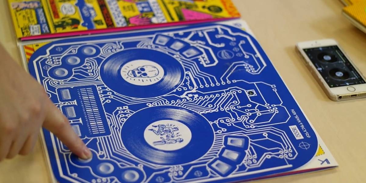 Podrás jugar con la cubierta de este disco como si fuera una tornamesa