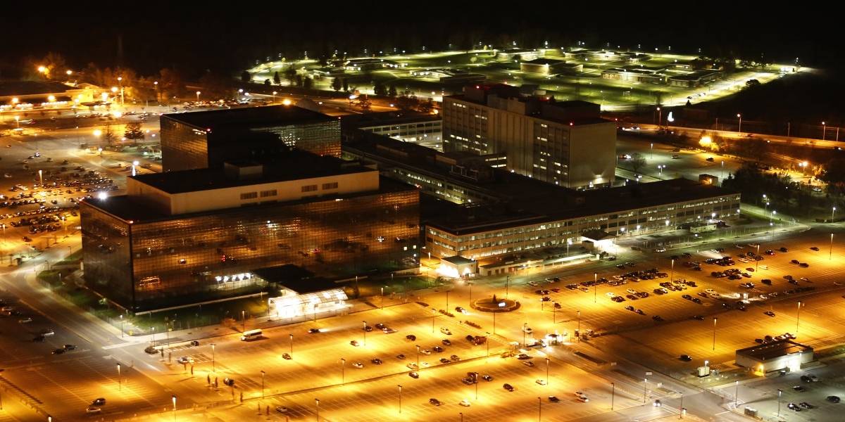 NSA fuerza a renunciar a un civil que habría ayudado a Snowden