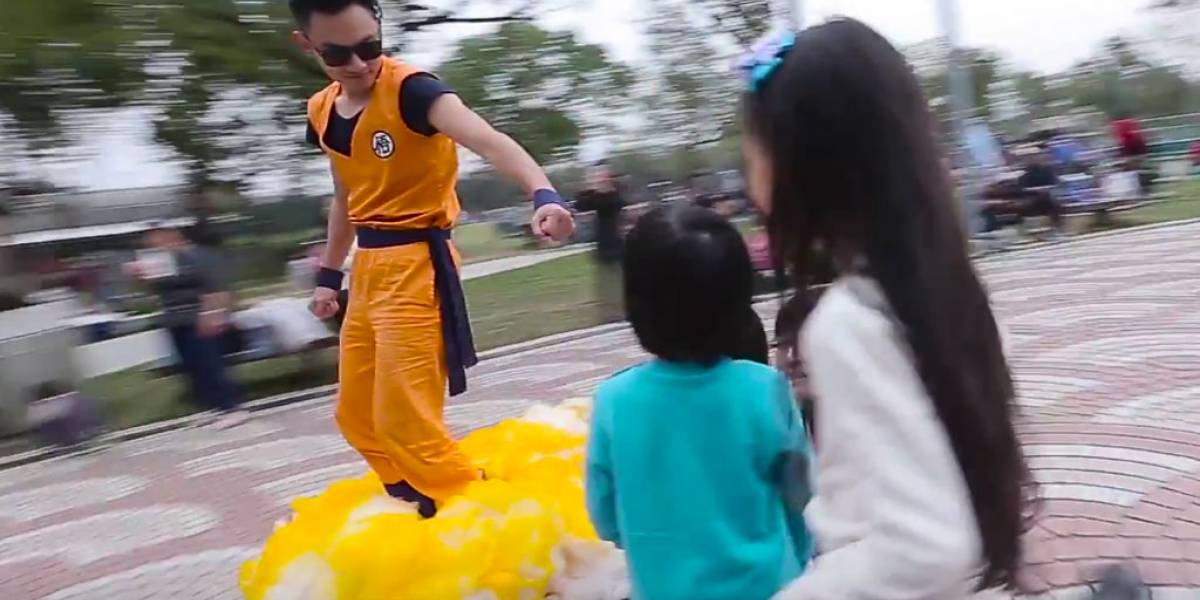 Cosplayer convierte una hoverboard en la Nube Voladora de Gokú