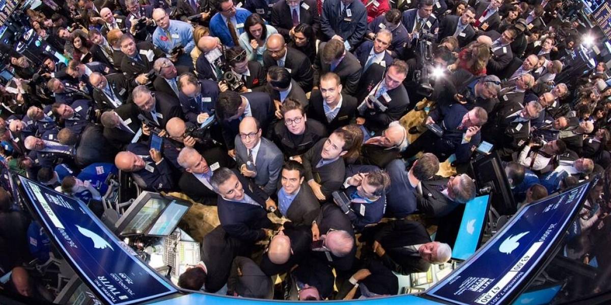 Twitter cierra su primer día con un alza de 73% en sus acciones