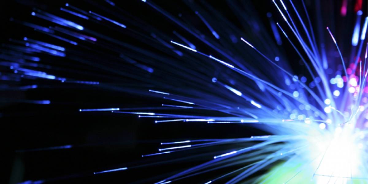 Crean cable de fibra óptica "de aire" que mueve datos a un 99,7% de la velocidad de la luz