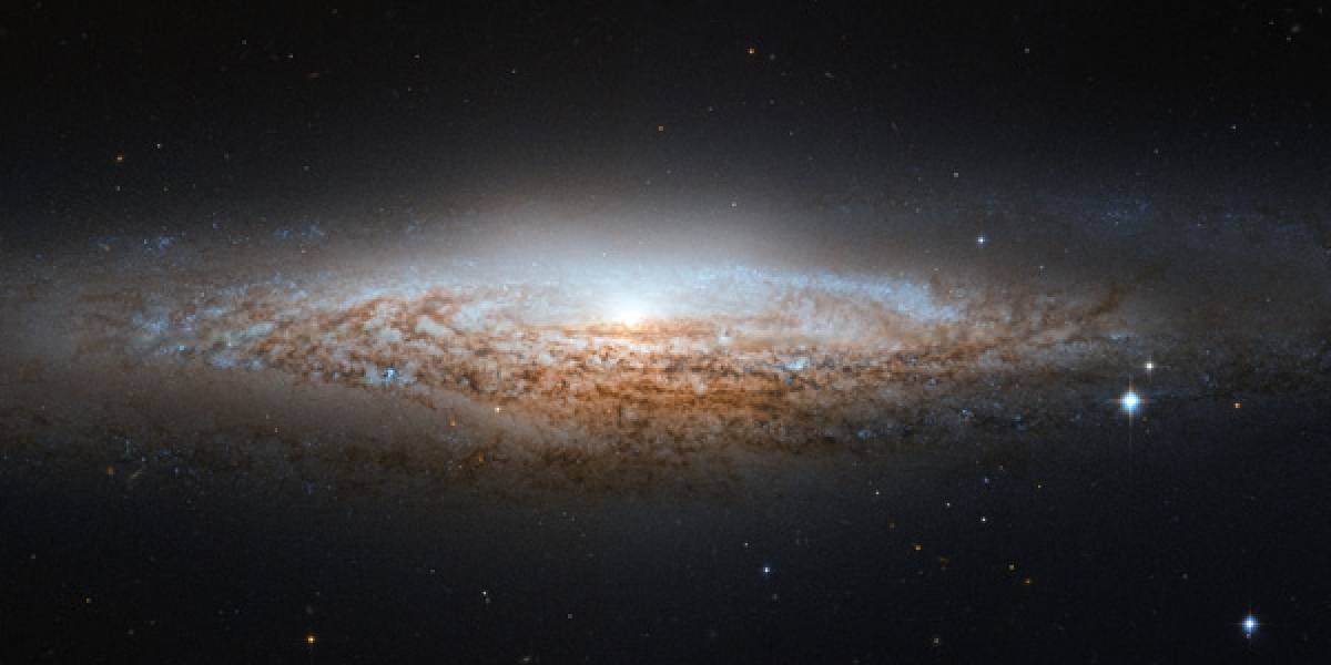 Imperdible: Hubble detecta la "Galaxia OVNI"