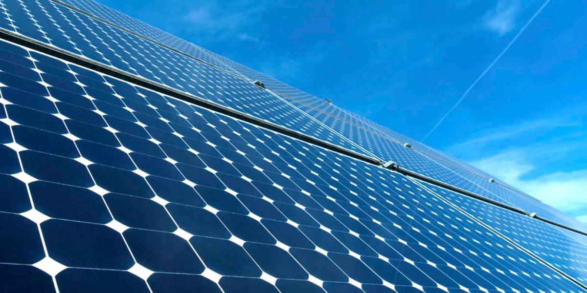 Pueblo de EE.UU. rechaza planta de energía solar porque "consume mucha luz del sol"