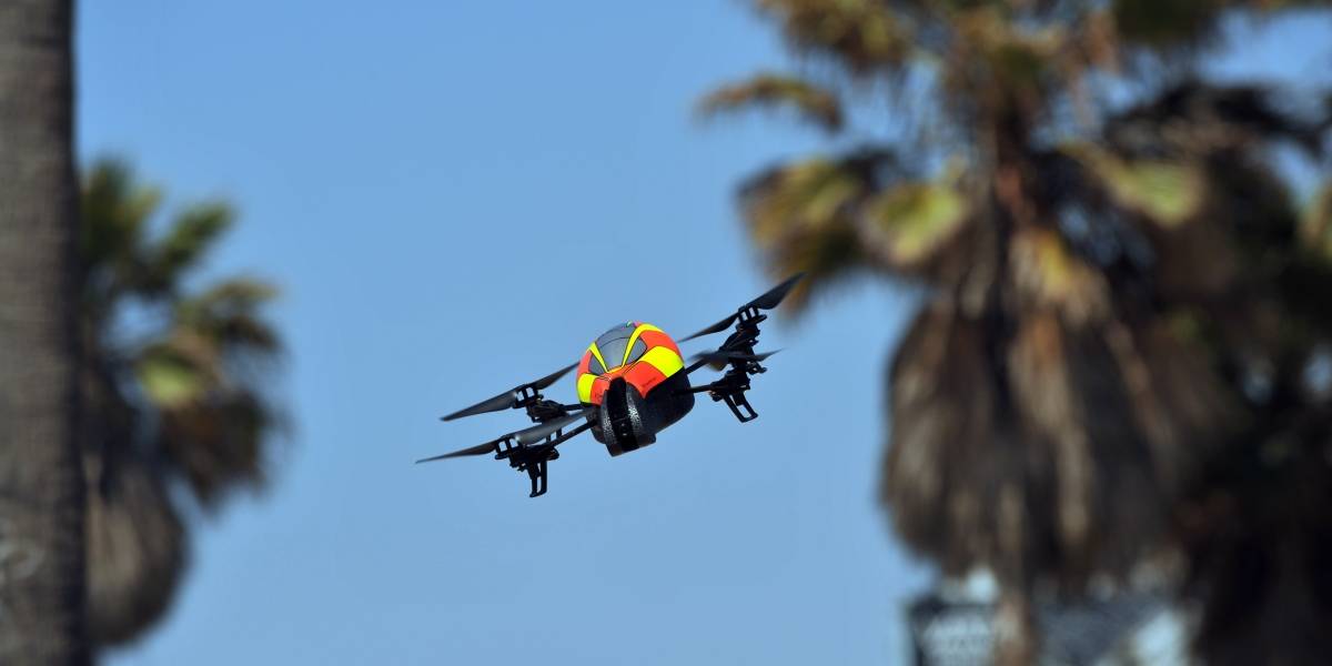 Eric Schmidt busca que se debata una ley que regule el uso particular de drones