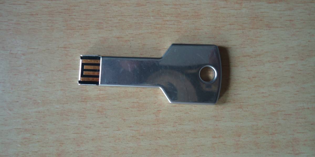 Encarcelan a persona por haberse negado a entregar la contraseña de su memoria USB