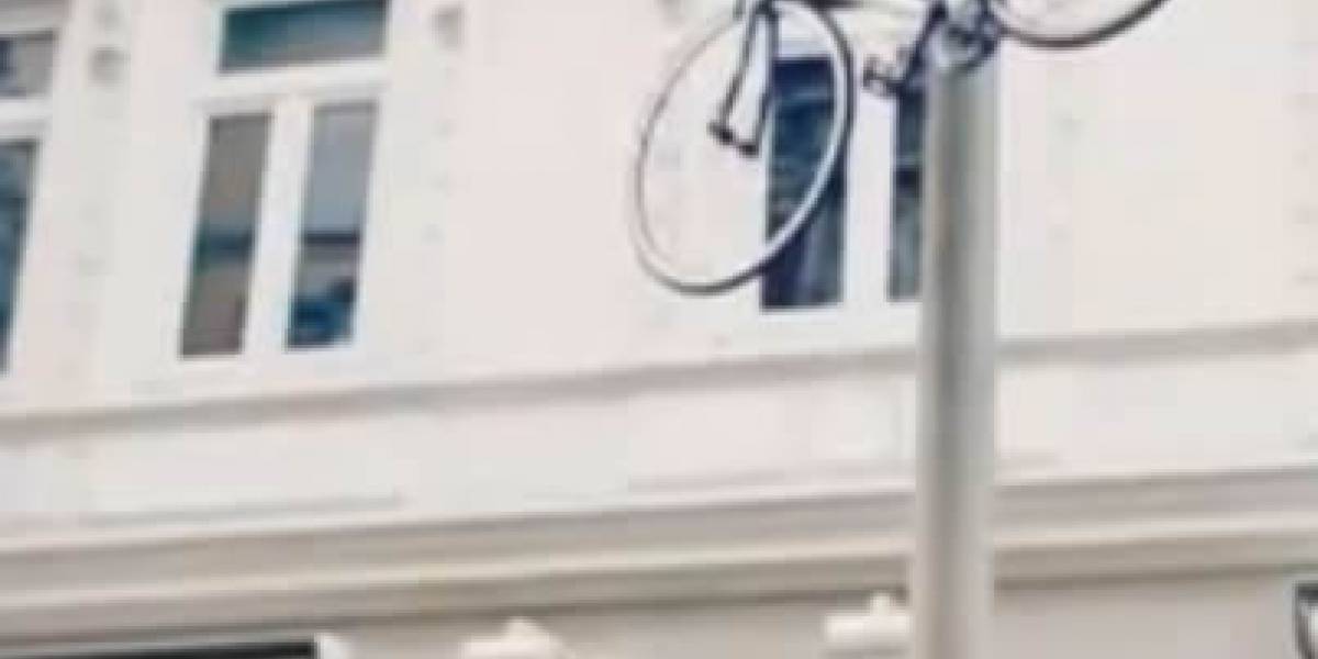 Si no quieres que te roben la bici, encadénala a un par de metros de altura