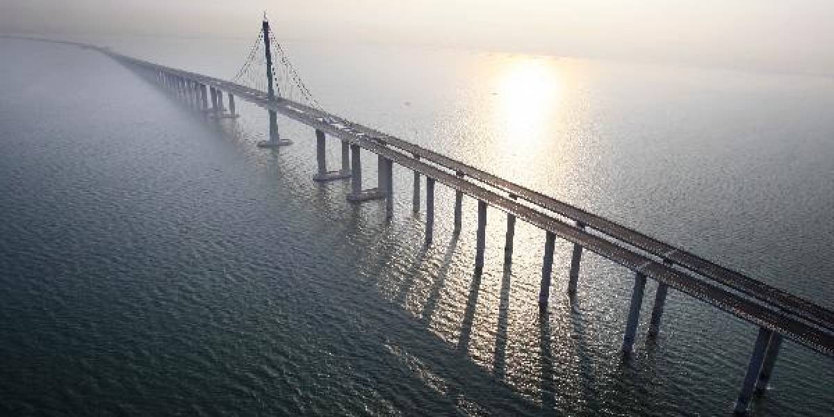 China inaugura el puente más largo del mundo