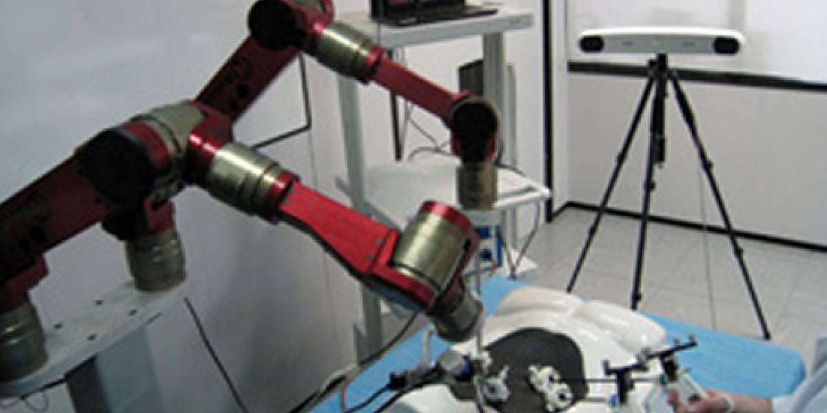 Diseñan robot cirujano que "entiende" el lenguaje médico