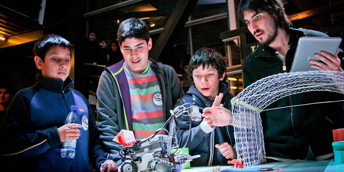 Este sábado comienza competencia de robótica para escolares en Chile