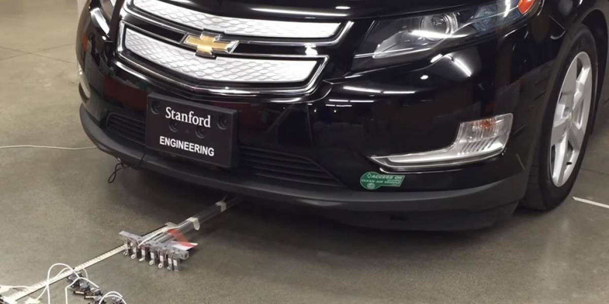 Científicos crean microrrobots capaces de mover un auto