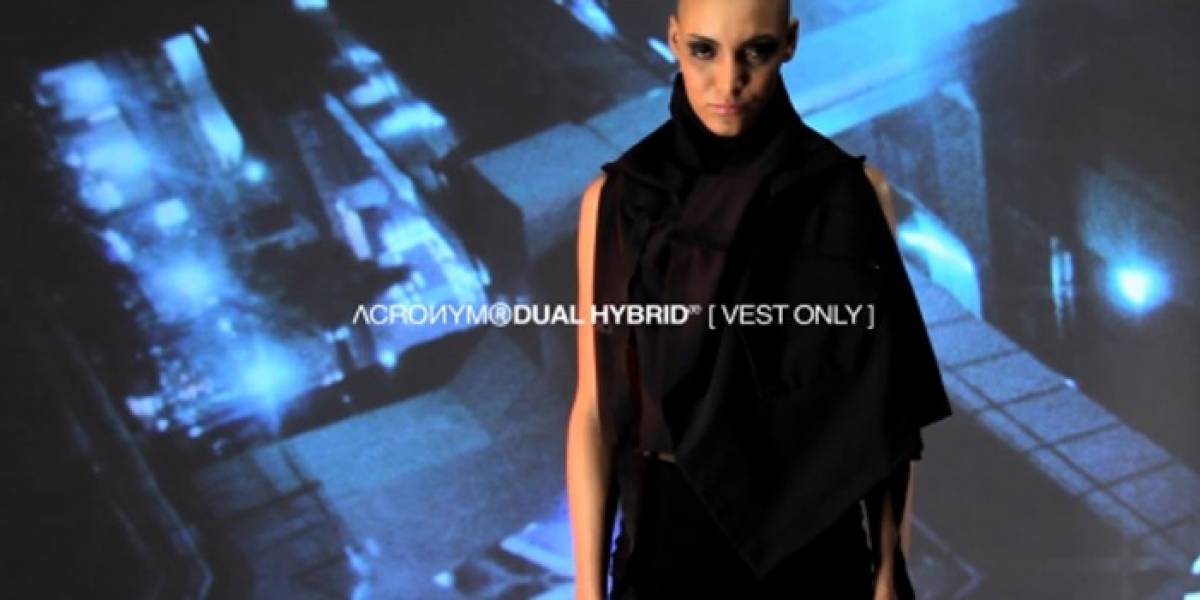 Diseñadores de moda muestran ropa origami multi-gadget futurista