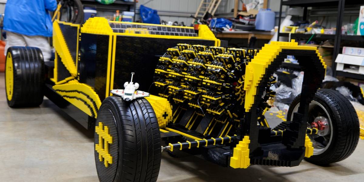 Construyen un automóvil con motor de aire que alcanza los 20 km/h usando bloques de Lego