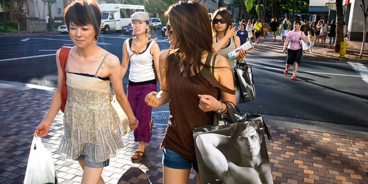 Las mujeres compran más por internet que los hombres en Latinoamérica