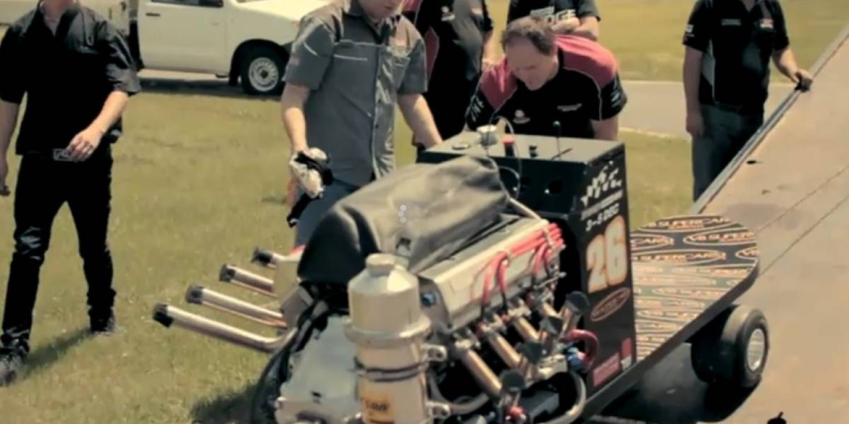 Skateboard con un motor V8