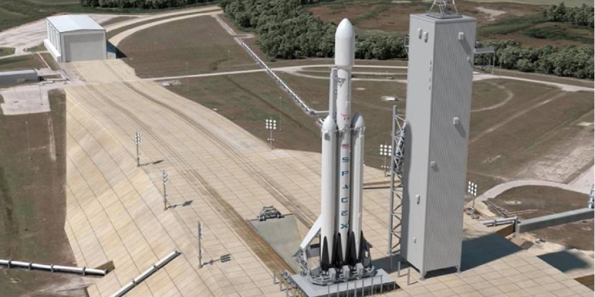 SpaceX anunció el lanzamiento del cohete Falcon Heavy para 2016
